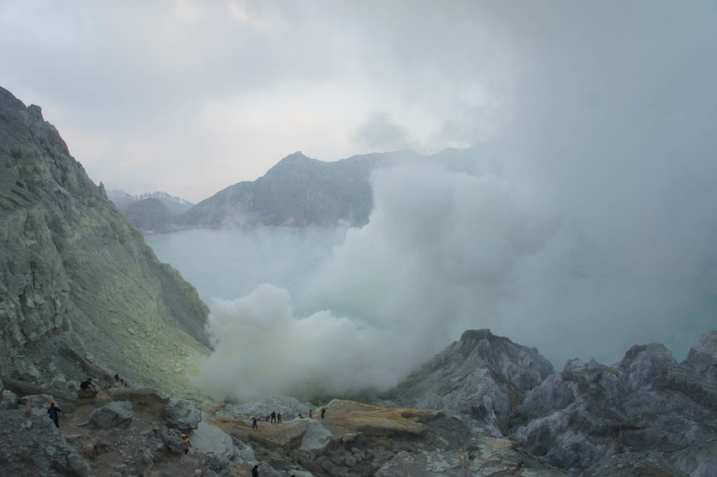 Read more about the article Mount Ijen – Indonesia